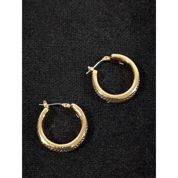 Liz Claiborne Gold Tone Ball Textured Hoop Earrings Retro Pierced Classic - Picture 3 of 7